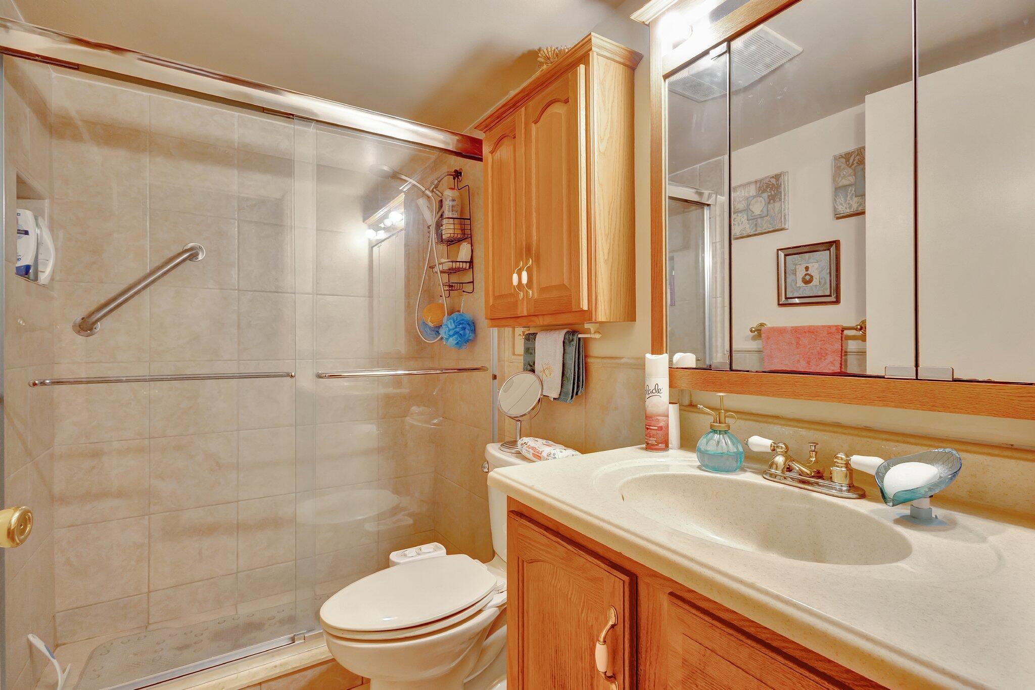 VILLAGE GREEN KENSINGTON CONDO - Residential