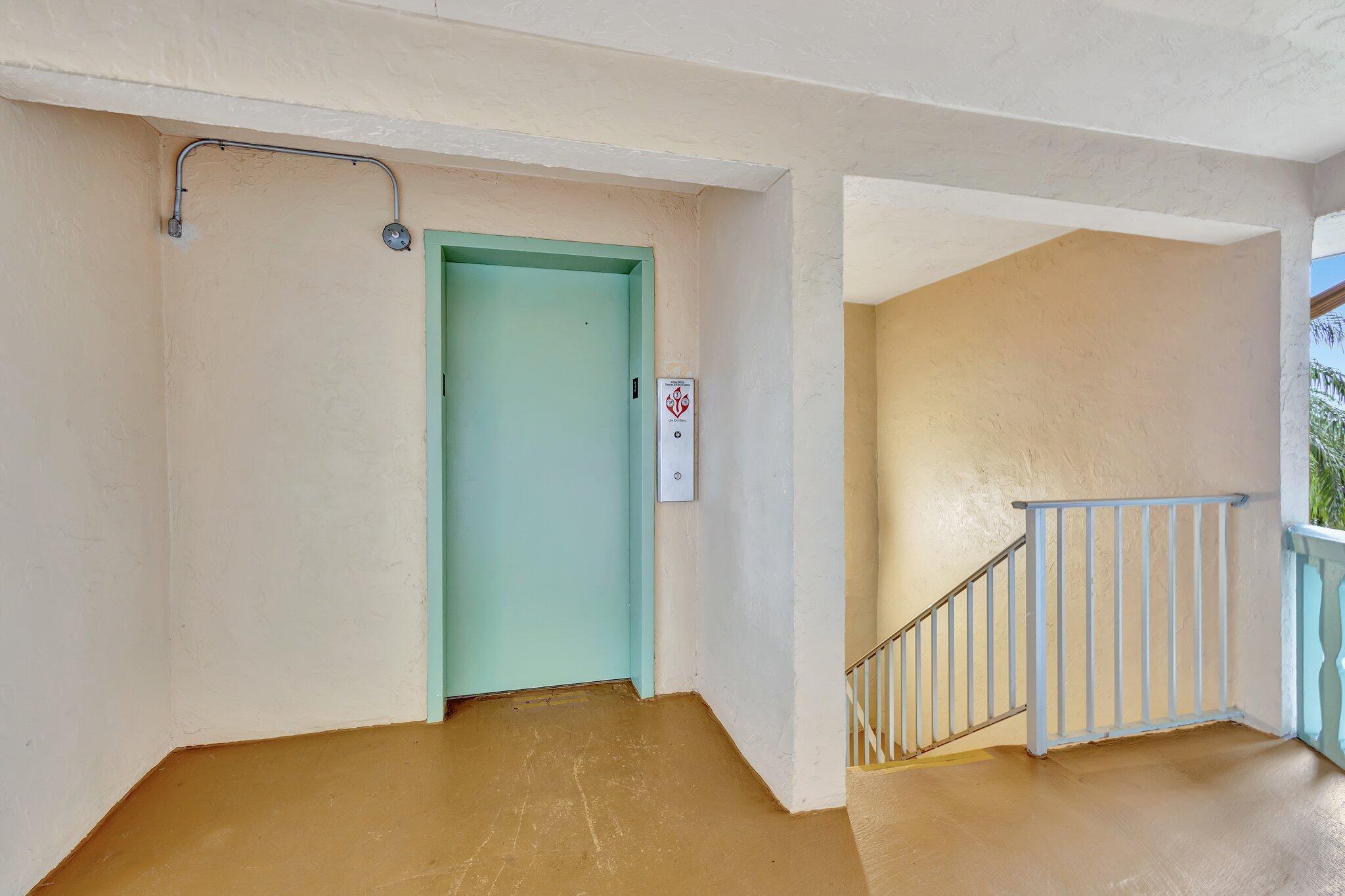 VILLAGE GREEN KENSINGTON CONDO - Residential