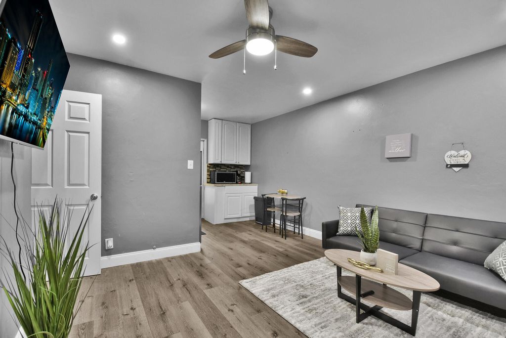 Photo of 201 SE 23rd Street #2, Fort Lauderdale, FL 33316 (MLS # B26011117)