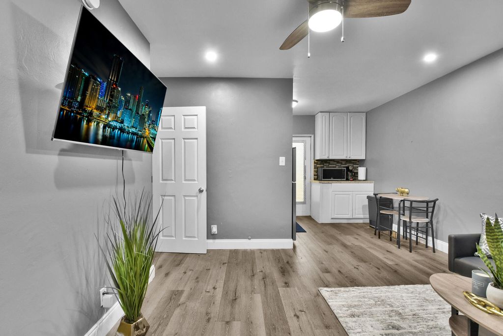 Photo of 201 SE 23rd Street #2, Fort Lauderdale, FL 33316 (MLS # B26011117)