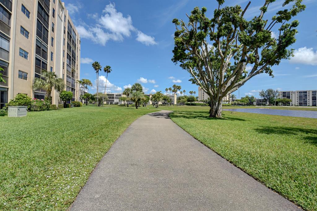 HUNTINGTON LAKES SEC TWO CONDOS - Residential