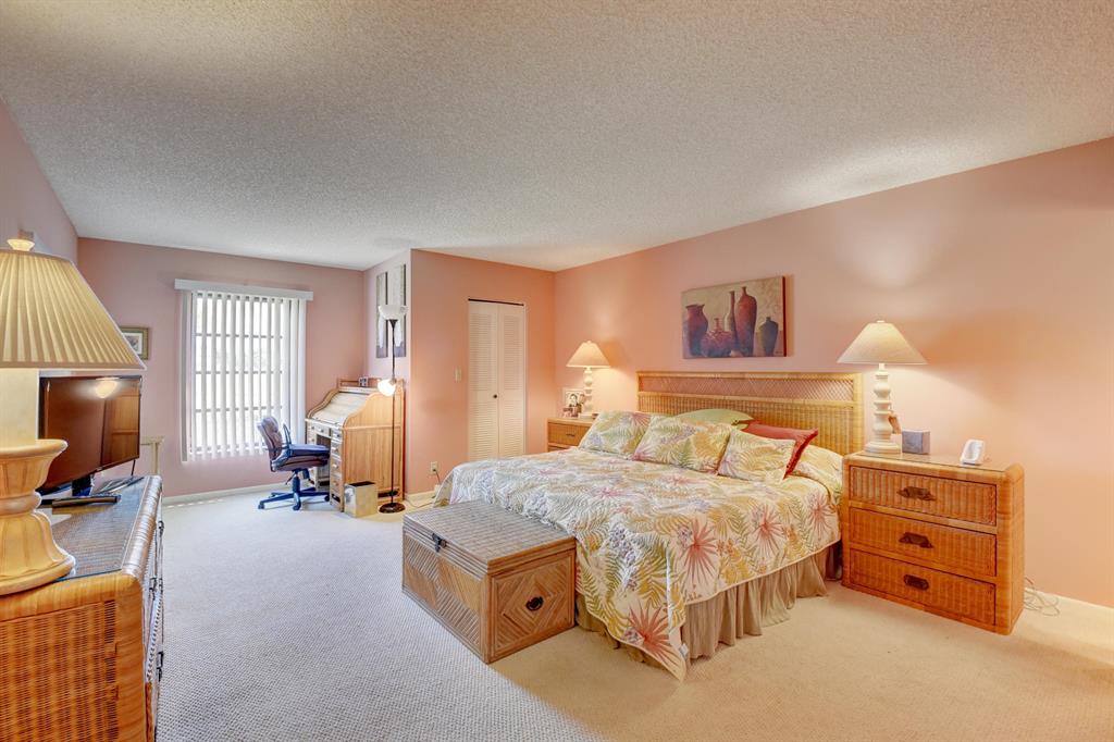 HUNTINGTON LAKES SEC TWO CONDOS - Residential