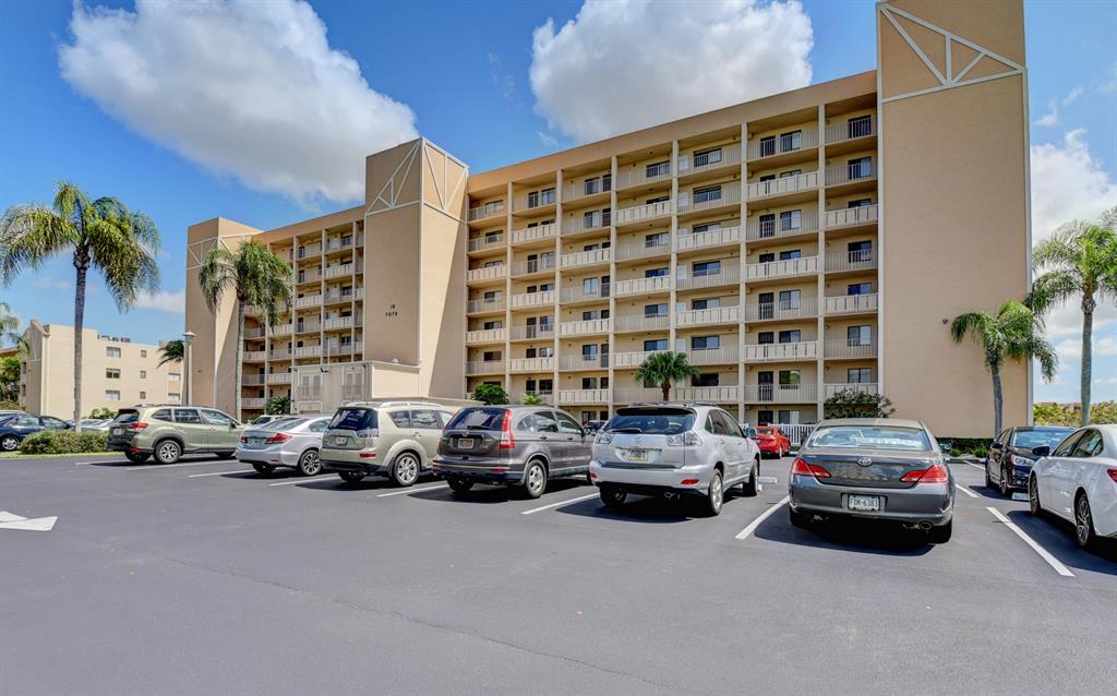 HUNTINGTON LAKES SEC TWO CONDOS - Residential