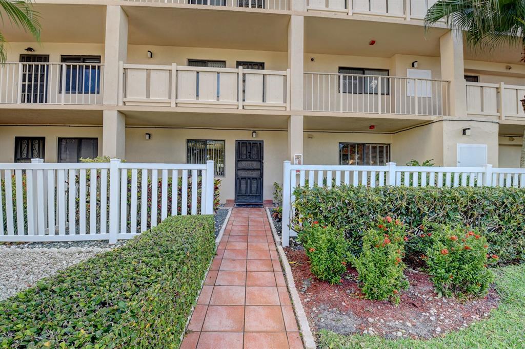 HUNTINGTON LAKES SEC TWO CONDOS - Residential