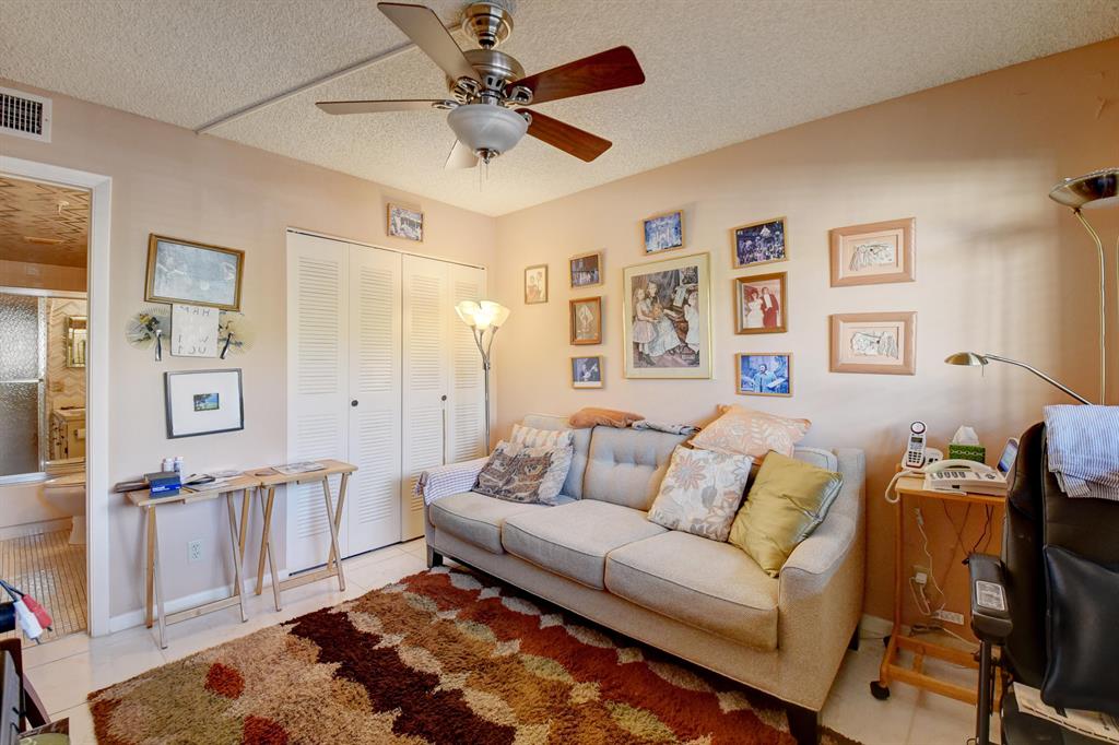 HUNTINGTON LAKES SEC TWO CONDOS - Residential