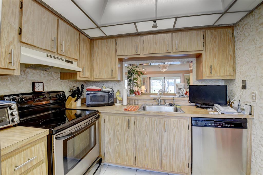 HUNTINGTON LAKES SEC TWO CONDOS - Residential