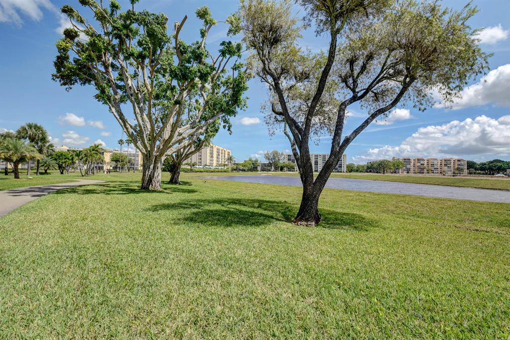 HUNTINGTON LAKES SEC TWO CONDOS - Residential