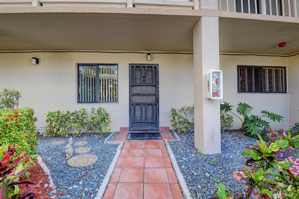 HUNTINGTON LAKES SEC TWO CONDOS - Residential