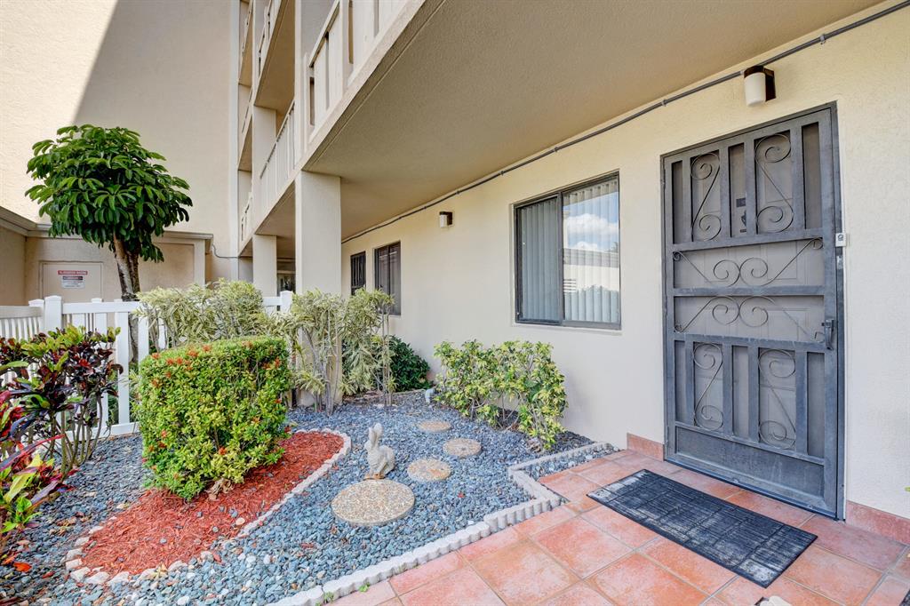 HUNTINGTON LAKES SEC TWO CONDOS - Residential