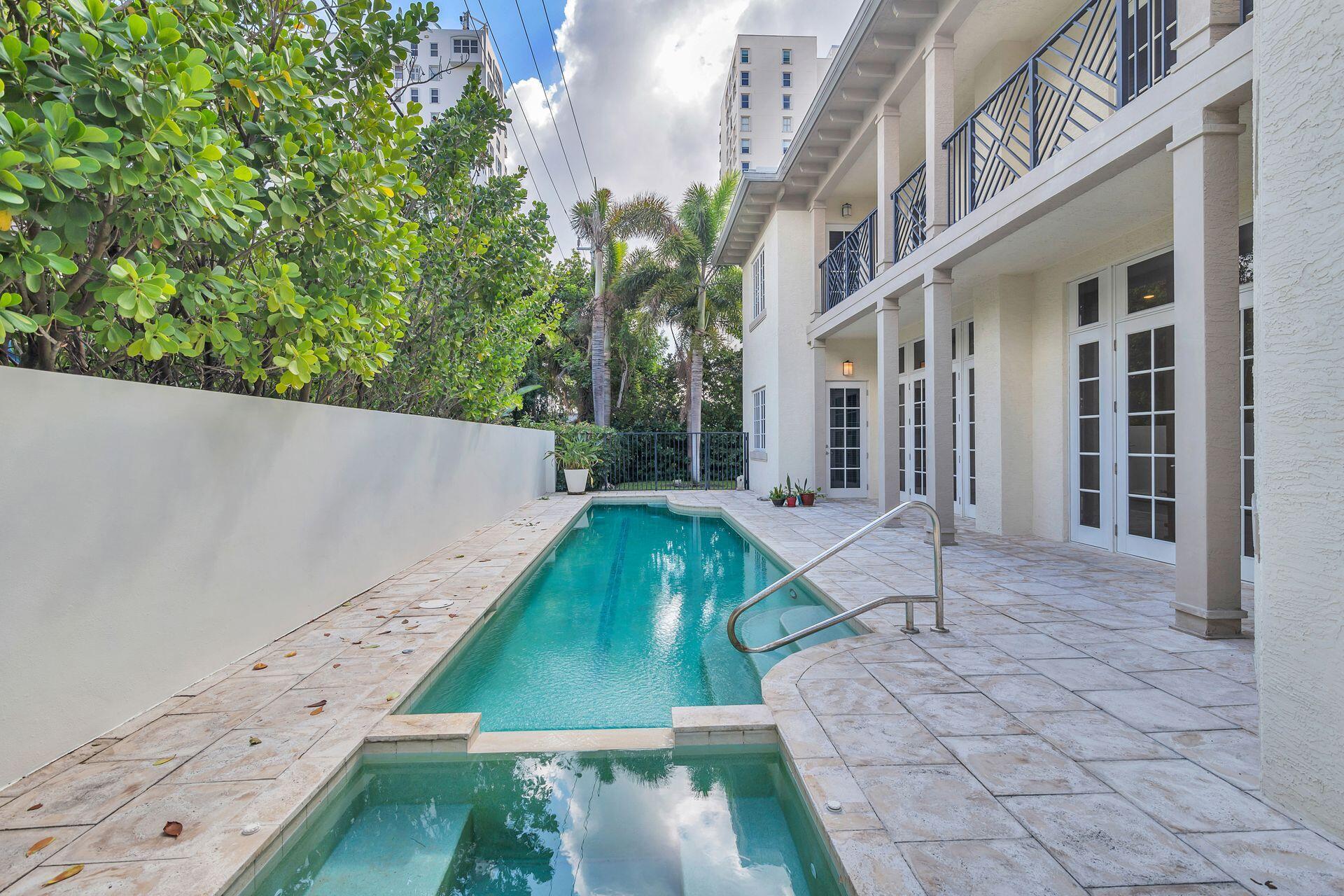 CARLBERG COURT - Residential