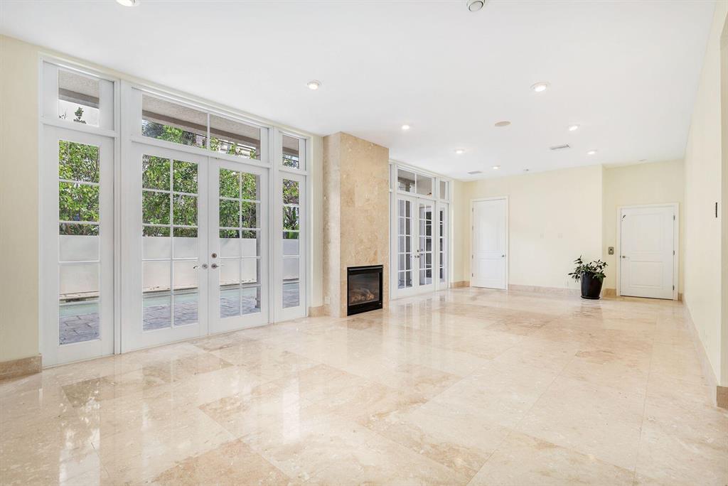 CARLBERG COURT - Residential