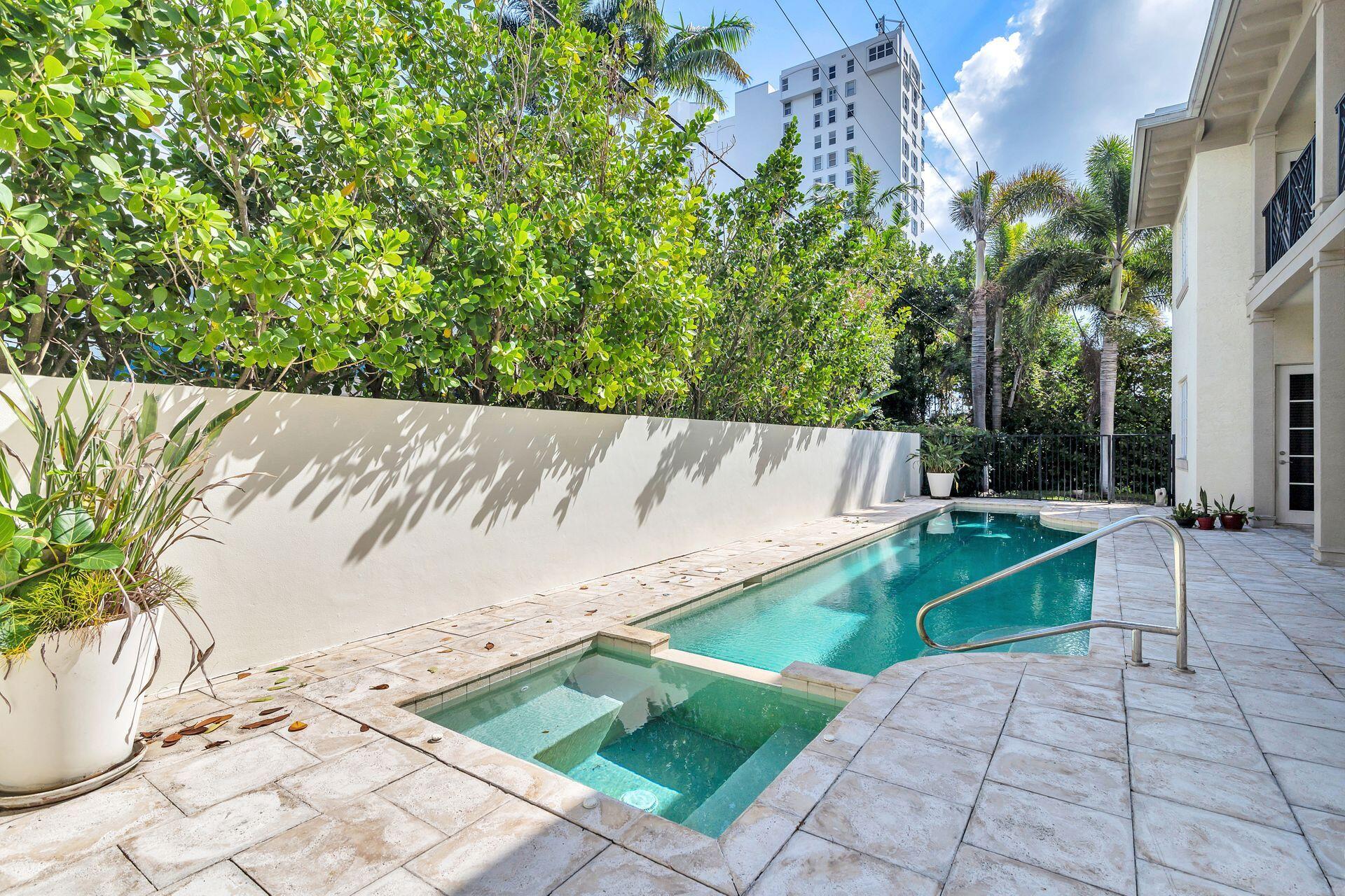 CARLBERG COURT - Residential