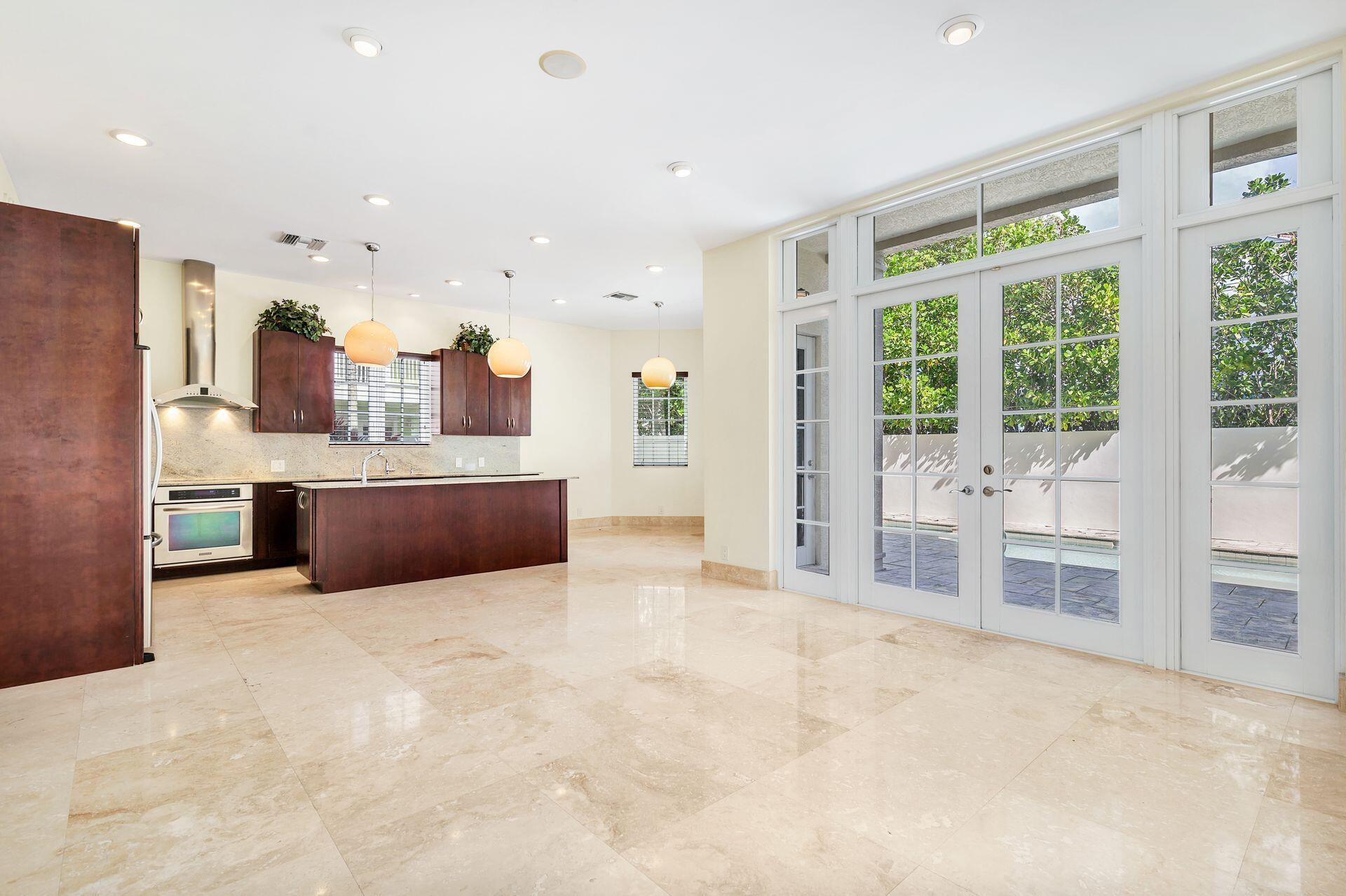 CARLBERG COURT - Residential