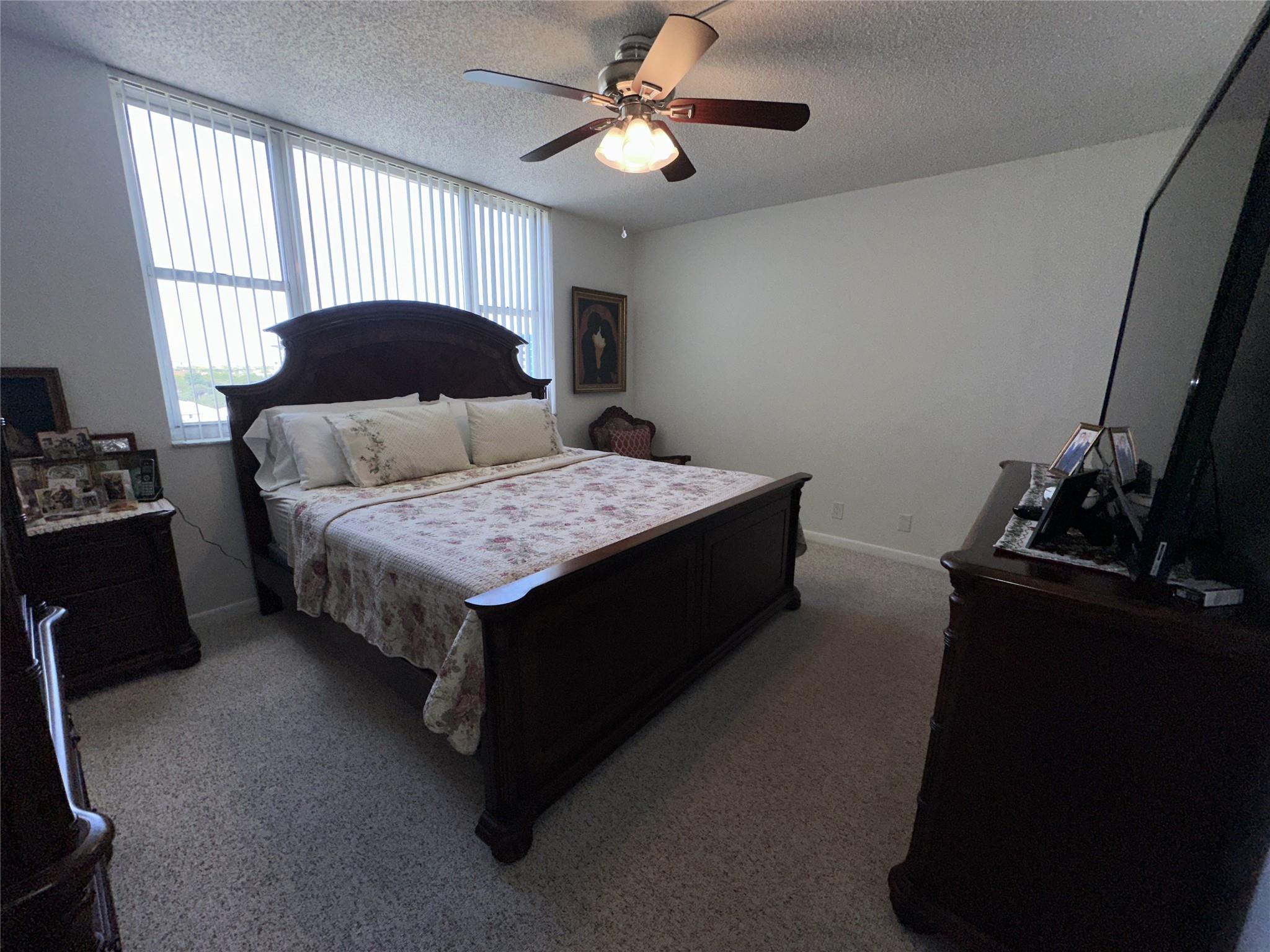 4330 Hillcrest Dr 904
