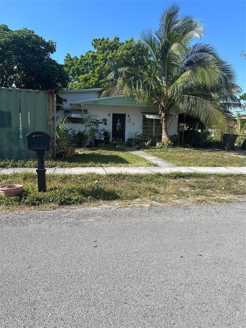 2830 SW 30 West Park FL 33020