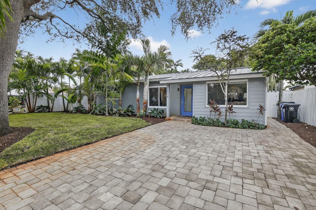 Photo of 1604 NE 17th Street, Fort Lauderdale, FL 33305 (MLS # F10529267)