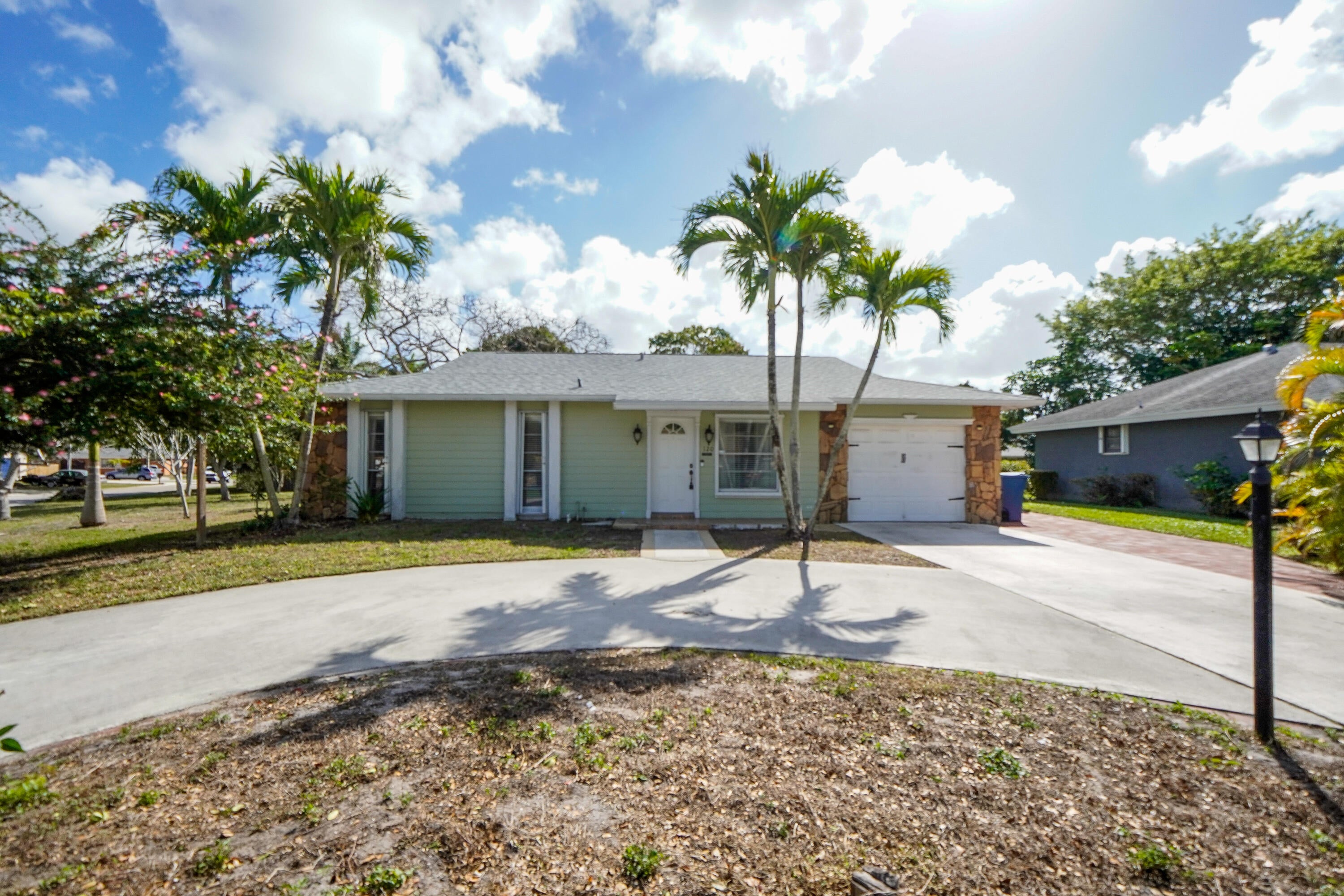 120 Swan Parkway W