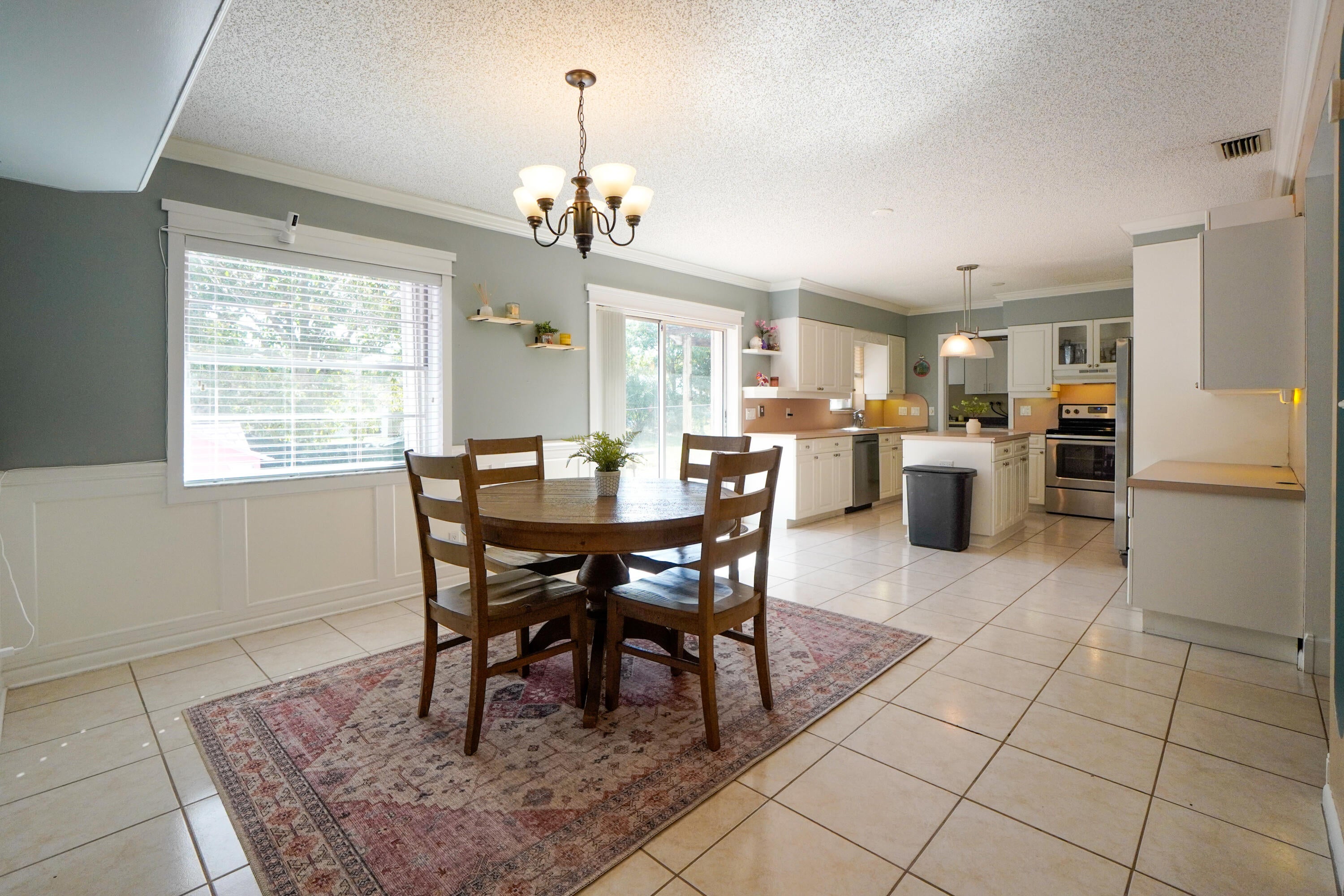 120 Swan Parkway W
