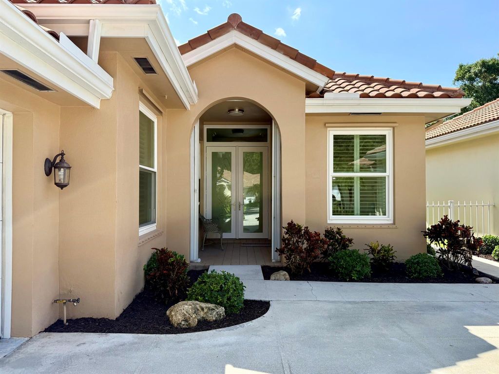 Photo of 187 Hampton Circle, Jupiter, FL 33458 (MLS # R11099760)