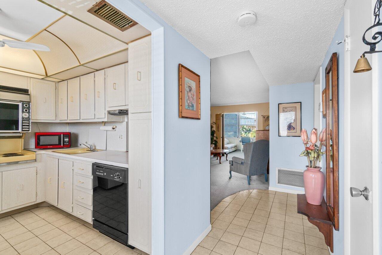 View photos, virtual tours, details... 2615 NE 3rd Court 308