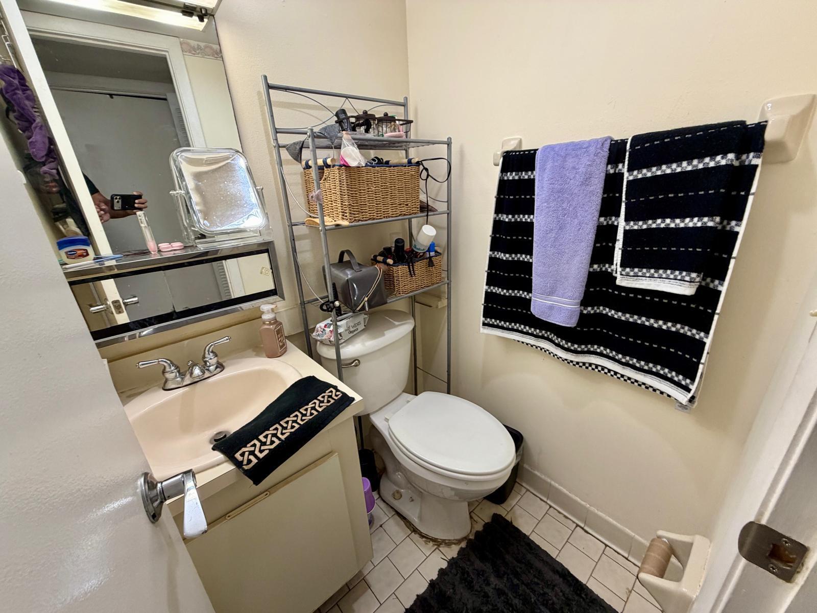 VILLAGE GREEN 4 CONDO - Residential