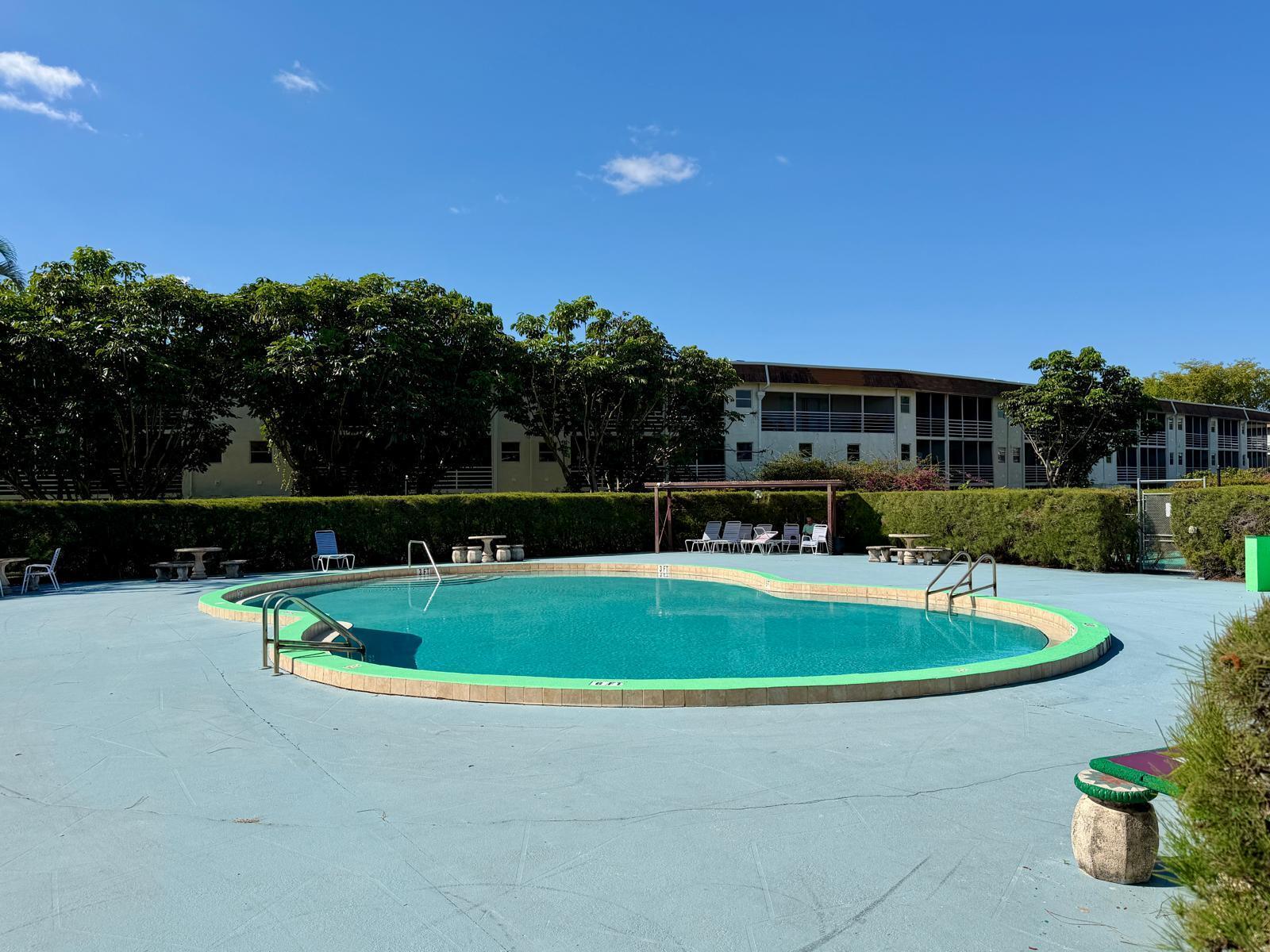 VILLAGE GREEN 4 CONDO - Residential