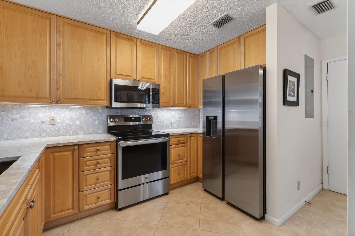 VILLAS OF OCEAN DUNES 4 - Residential