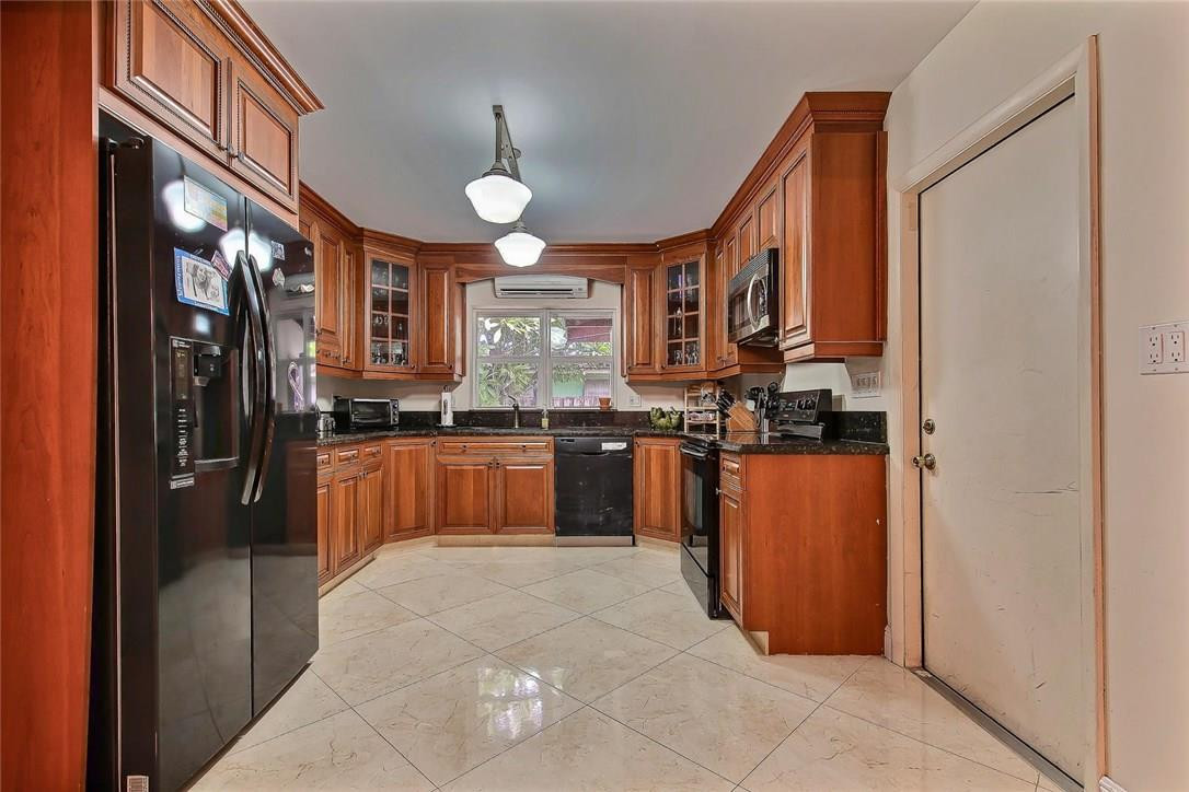 Plantation Park 43-18 B - Residential