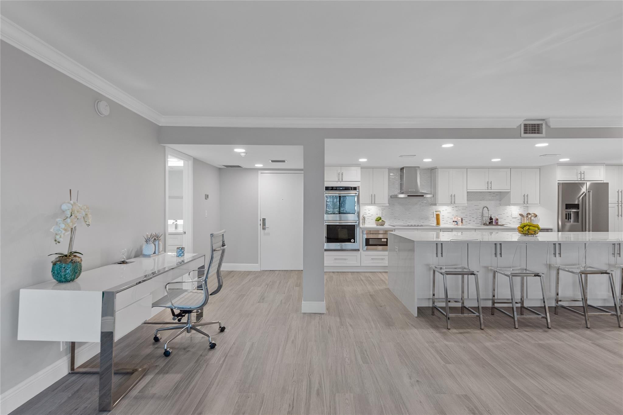 777 Bayshore Drive 705