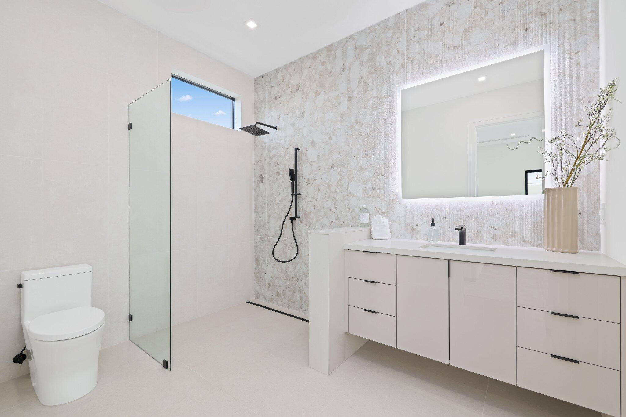 KINGS COURT - Residential