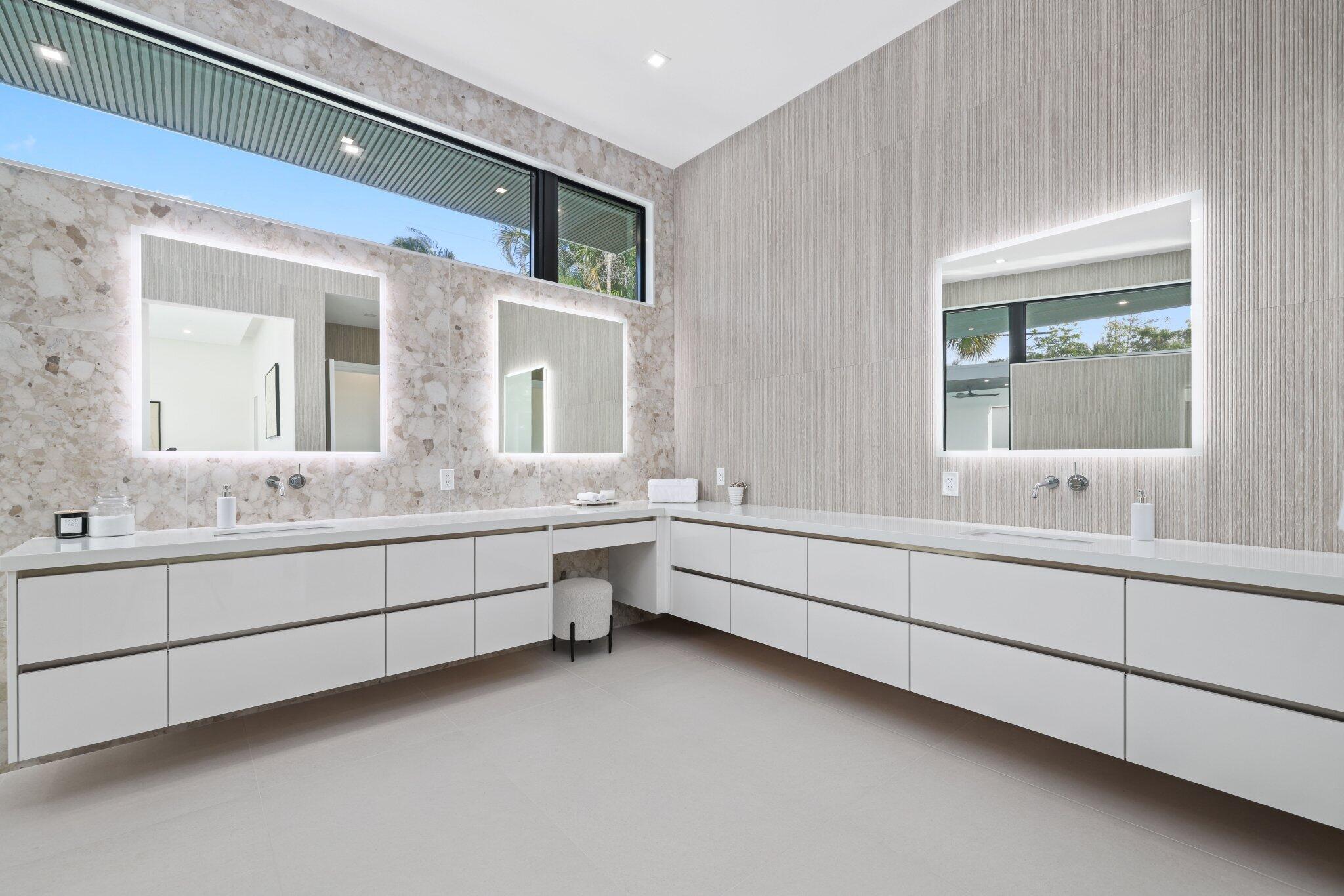 KINGS COURT - Residential