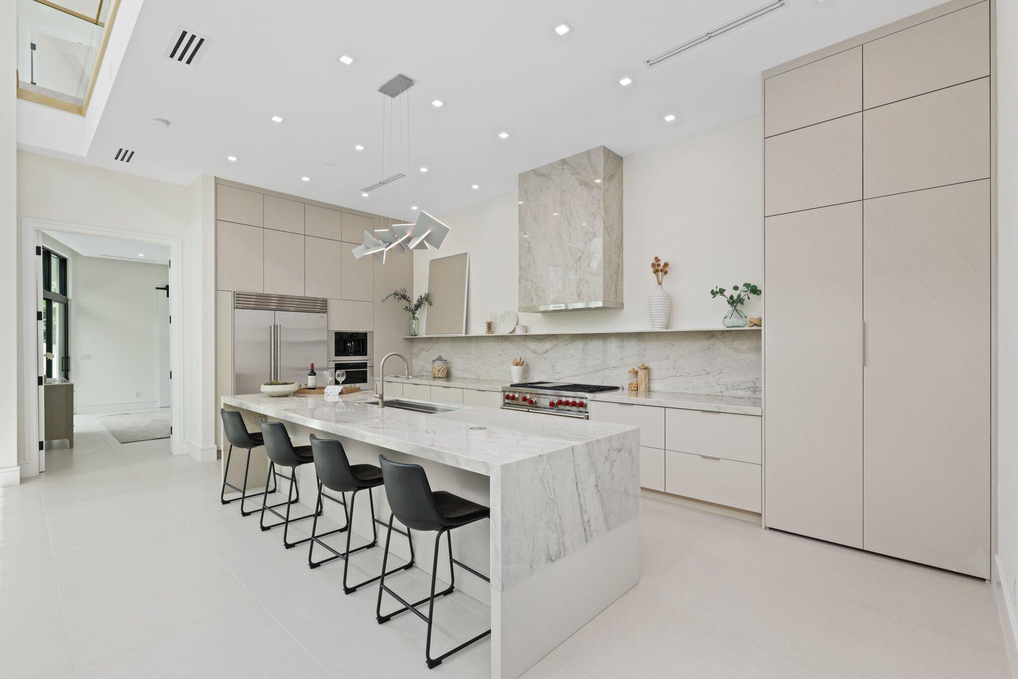 KINGS COURT - Residential