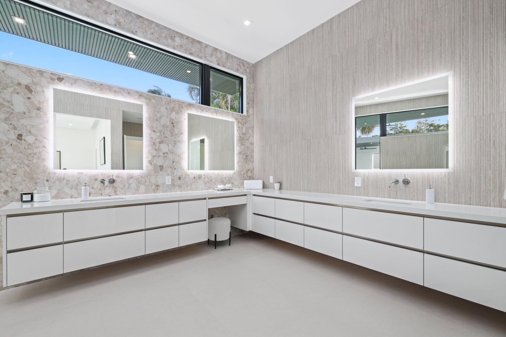 KINGS COURT - Residential