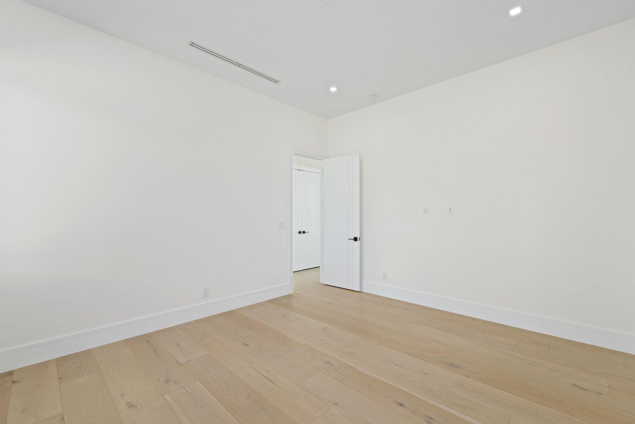 KINGS COURT - Residential