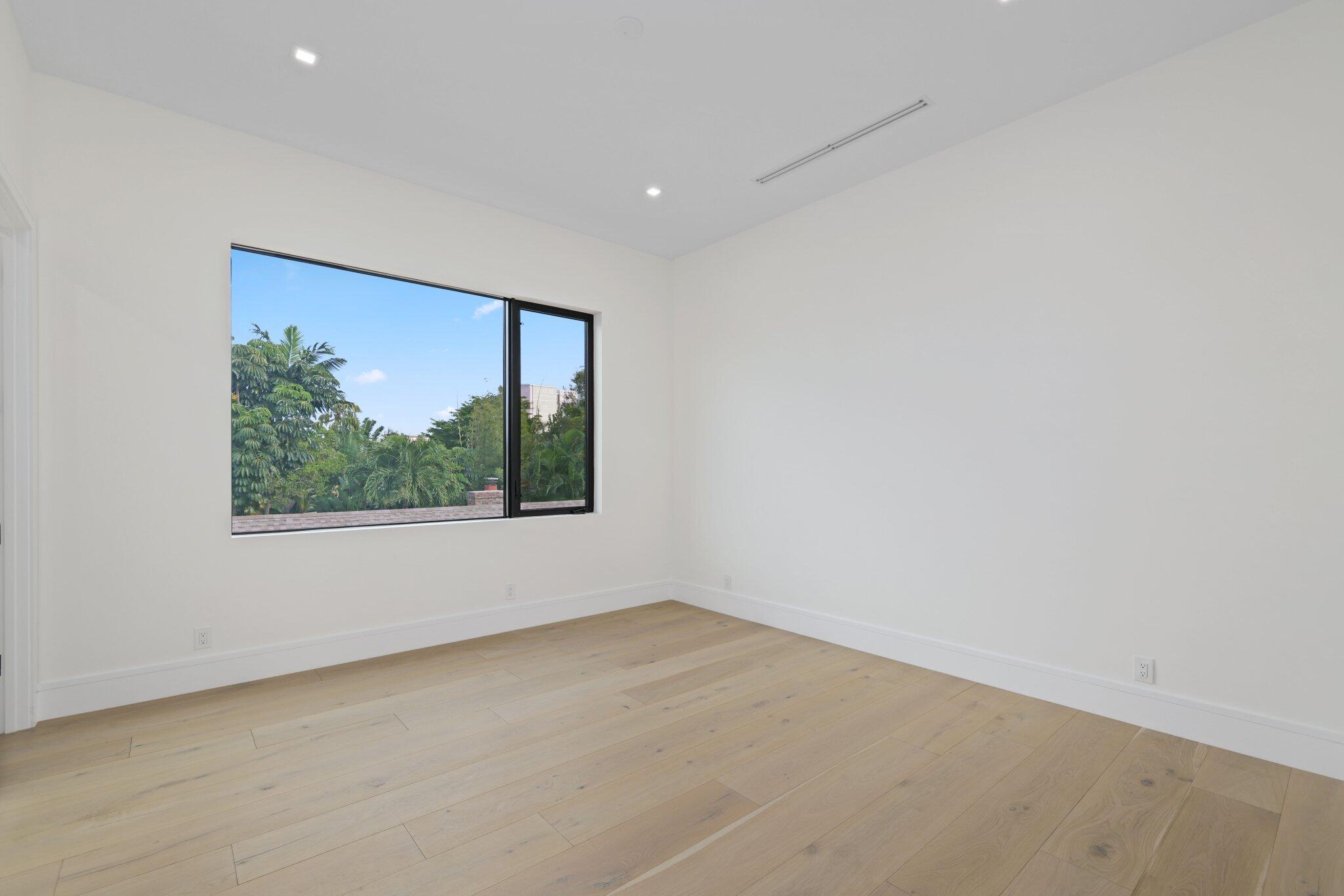 KINGS COURT - Residential