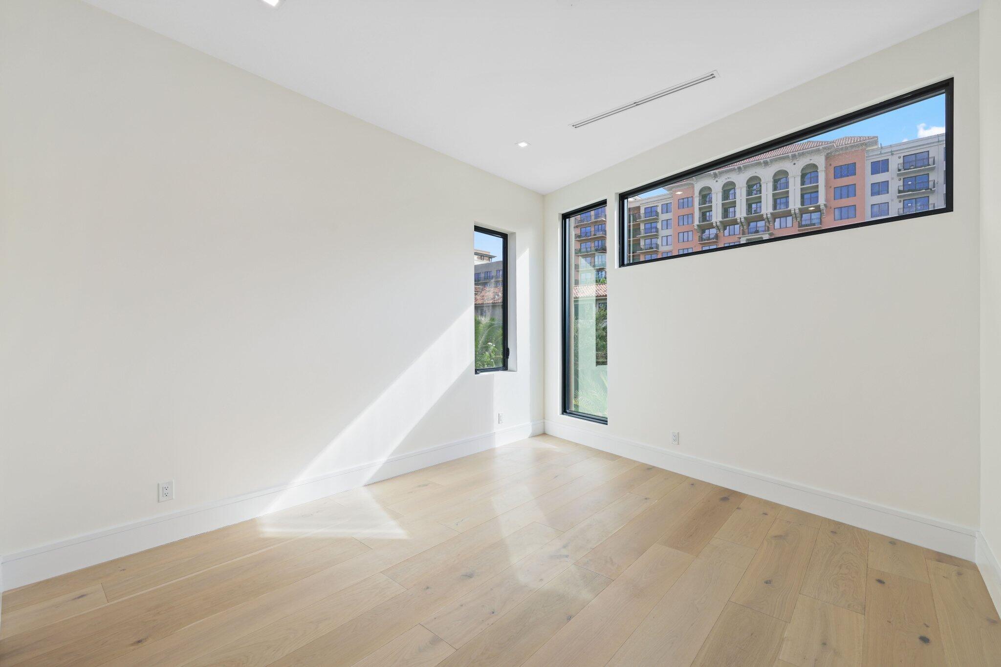 KINGS COURT - Residential