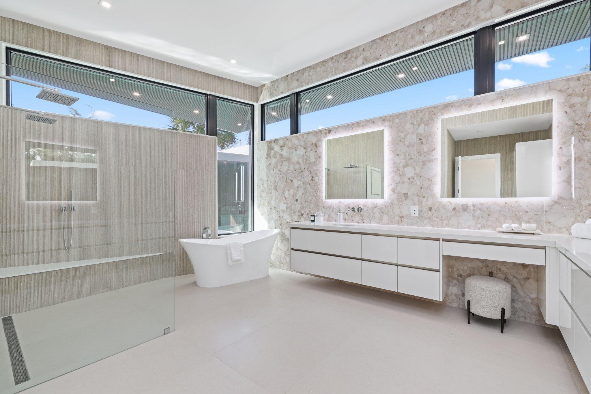 KINGS COURT - Residential