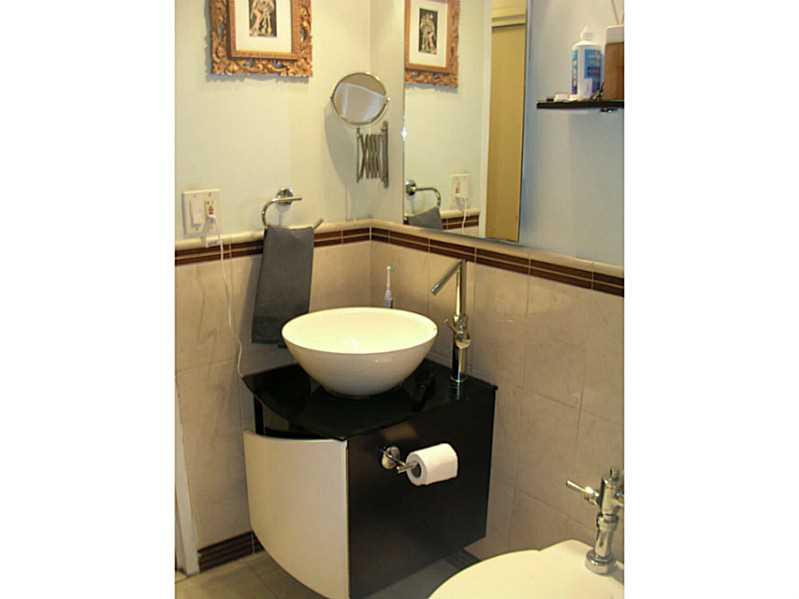 BISCAYNE 21 CONDO - Residential Lease