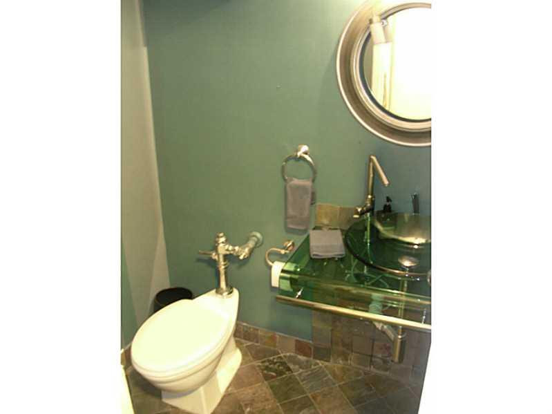 BISCAYNE 21 CONDO - Residential Lease