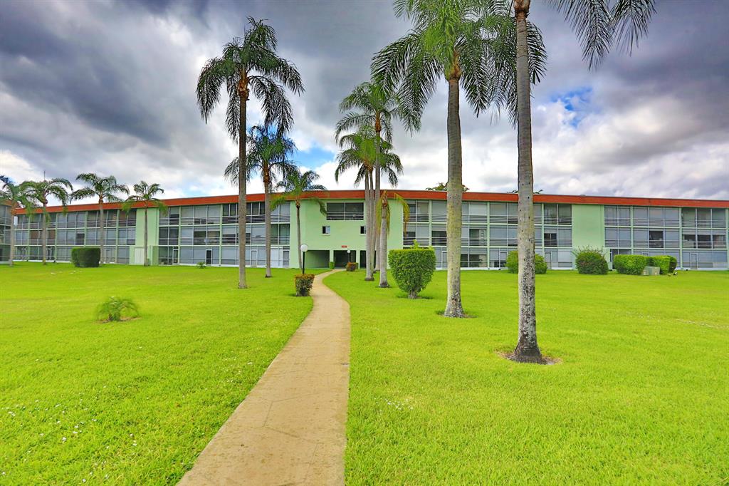 REGAL PALMS REGENT CONDO - Residential