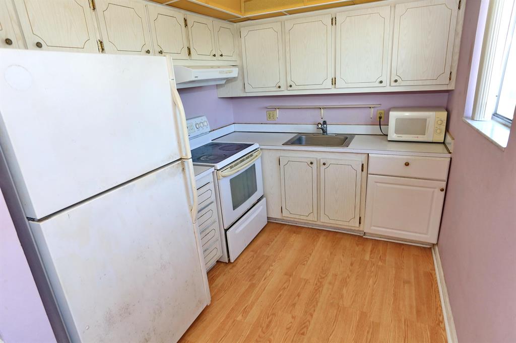 REGAL PALMS REGENT CONDO - Residential