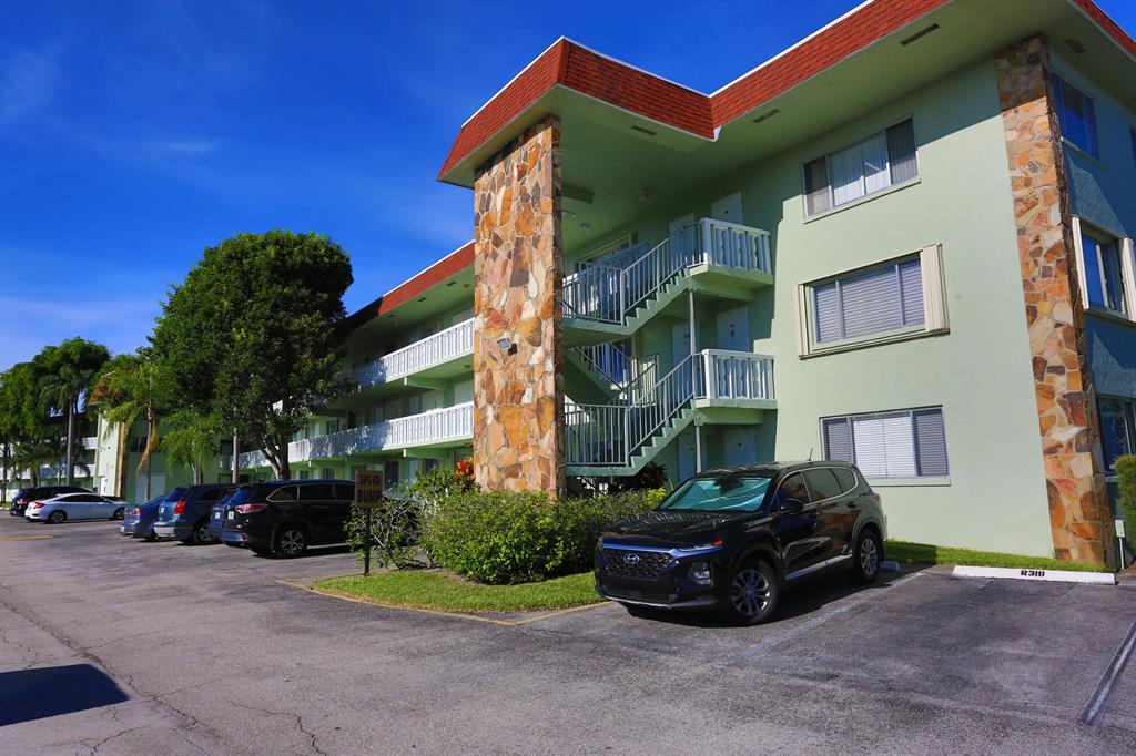 REGAL PALMS REGENT CONDO - Residential