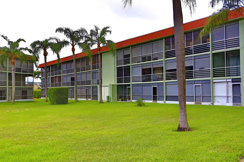 REGAL PALMS REGENT CONDO - Residential