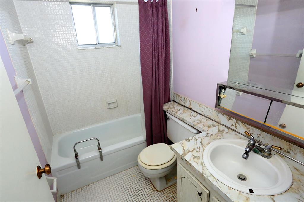 REGAL PALMS REGENT CONDO - Residential