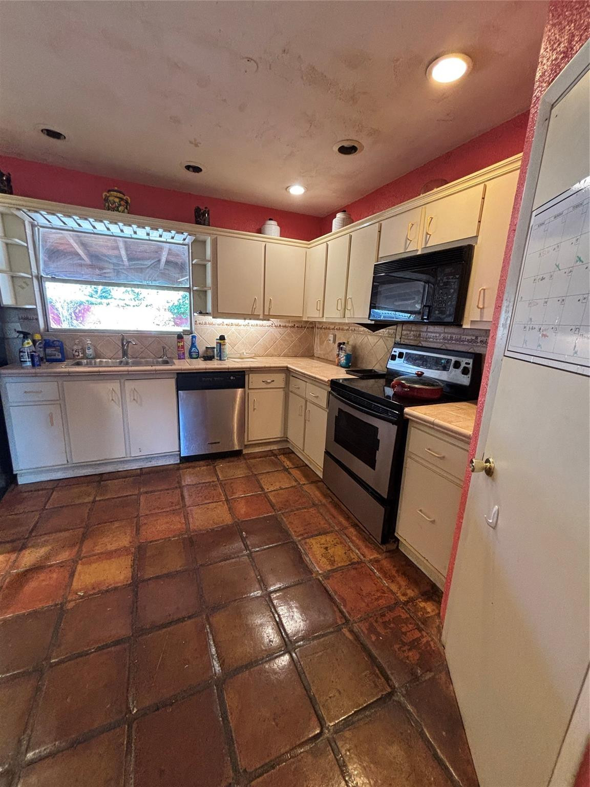 Palace Marvelous Homes - Residential