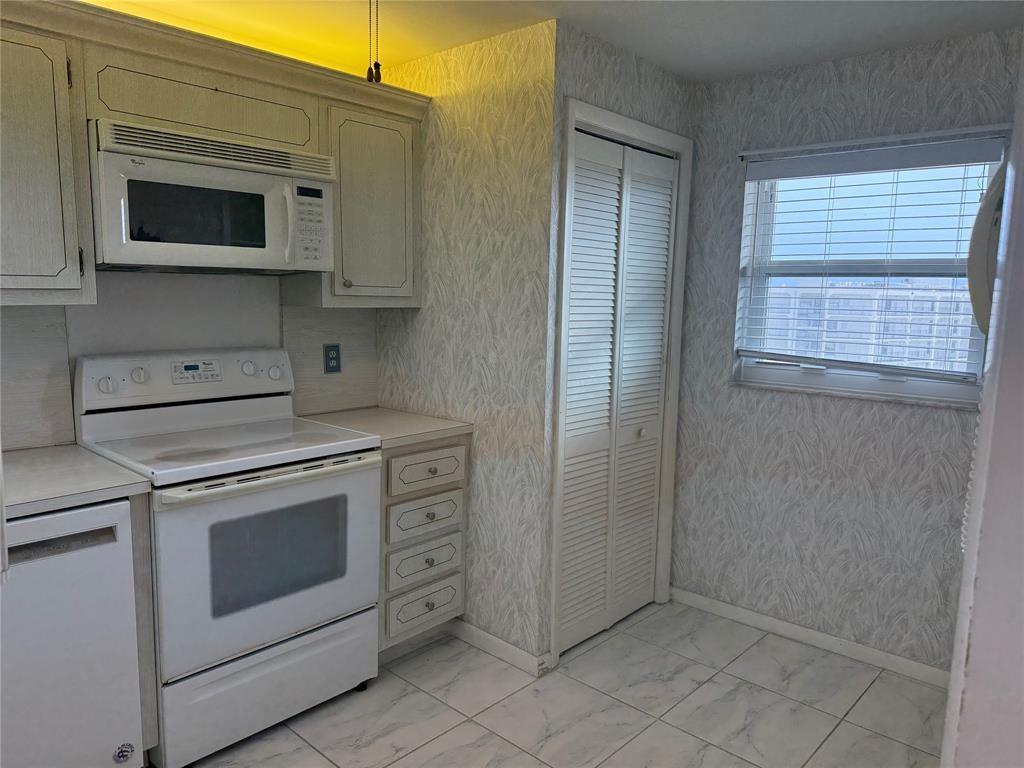 Hillsboro Cove - Residential