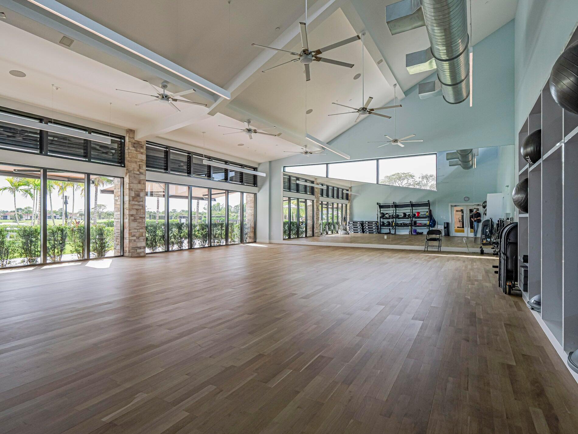 EASTPOINTE COUNTRY CLUB 3 - Residential Lease