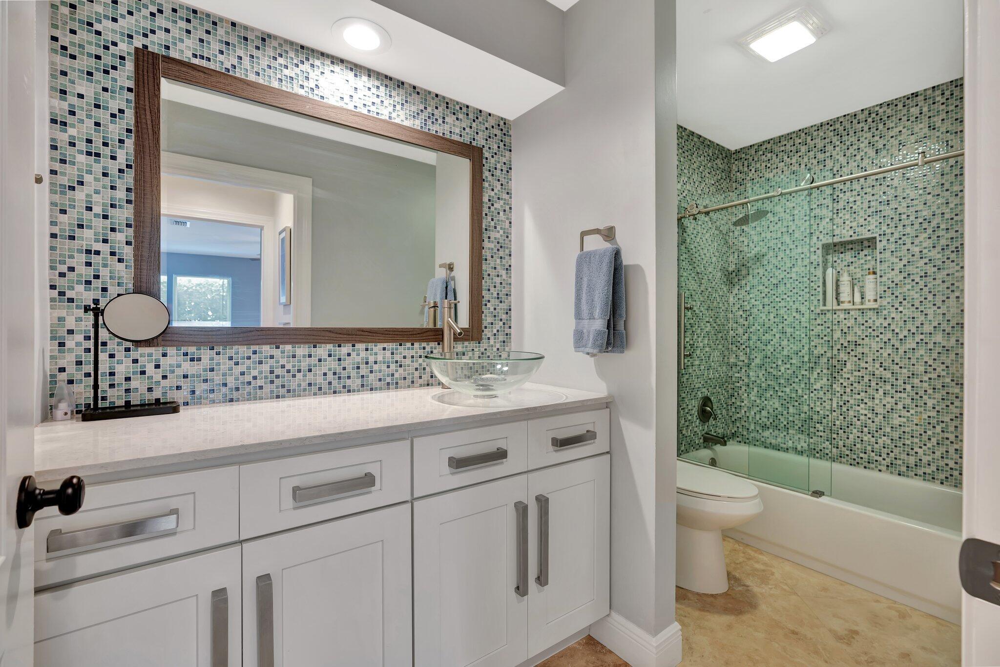 EASTPOINTE COUNTRY CLUB 3 - Residential Lease