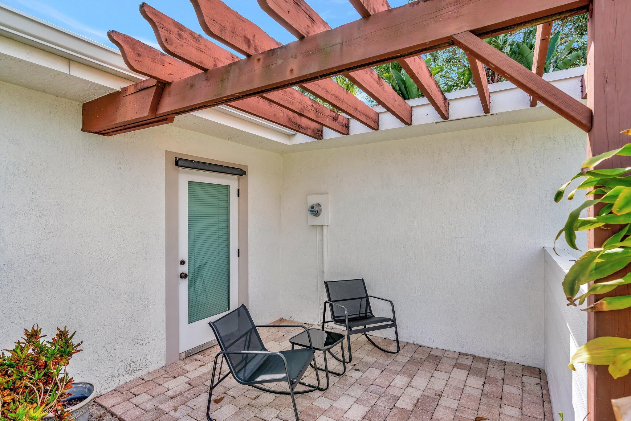 EASTPOINTE COUNTRY CLUB 3 - Residential Lease