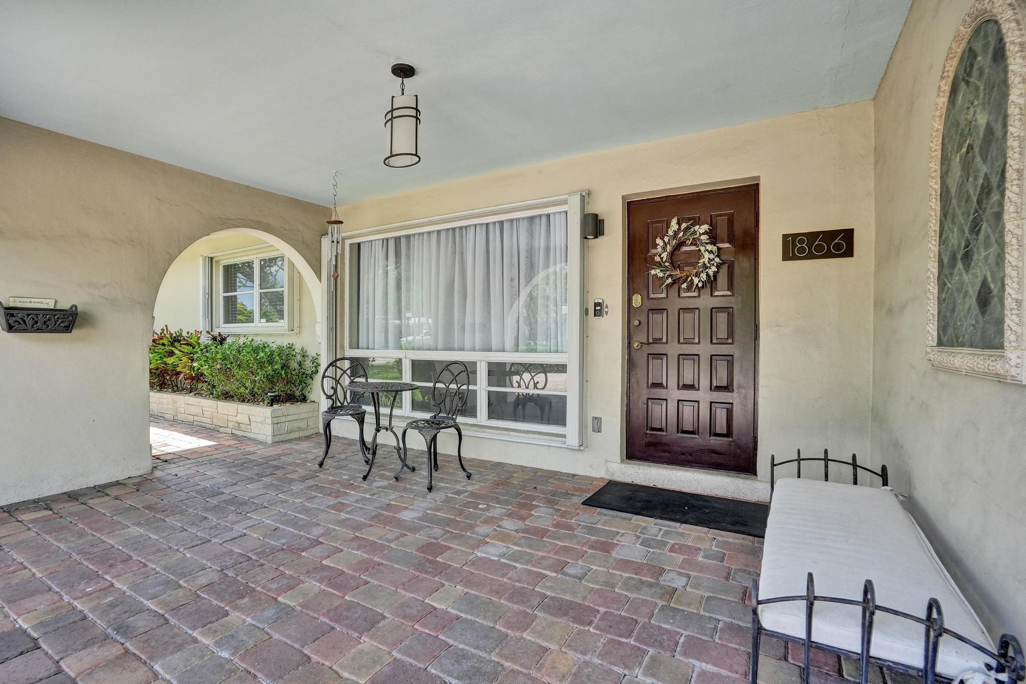 1866 NE 33rd St, Oakland Park, FL, 33306/$825,000 2 1866 NE 33rd St